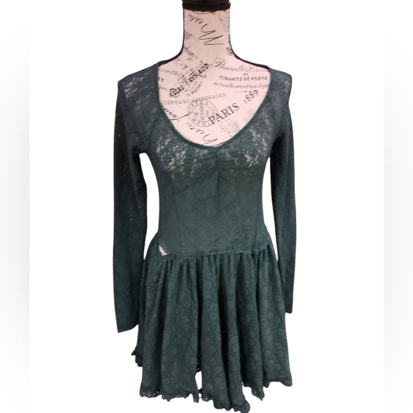 Intimately Dresses & Skirts - Chic Long Sleeve Lace Dress in Forest Green